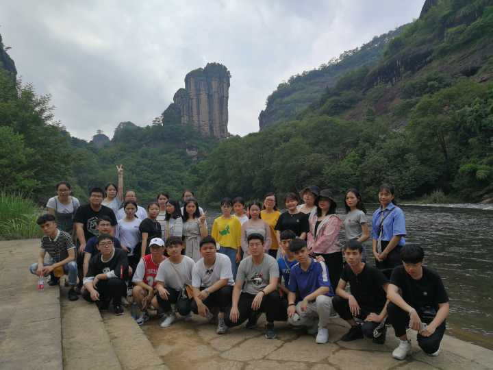 全班合影.jpg 全班合影.jpg