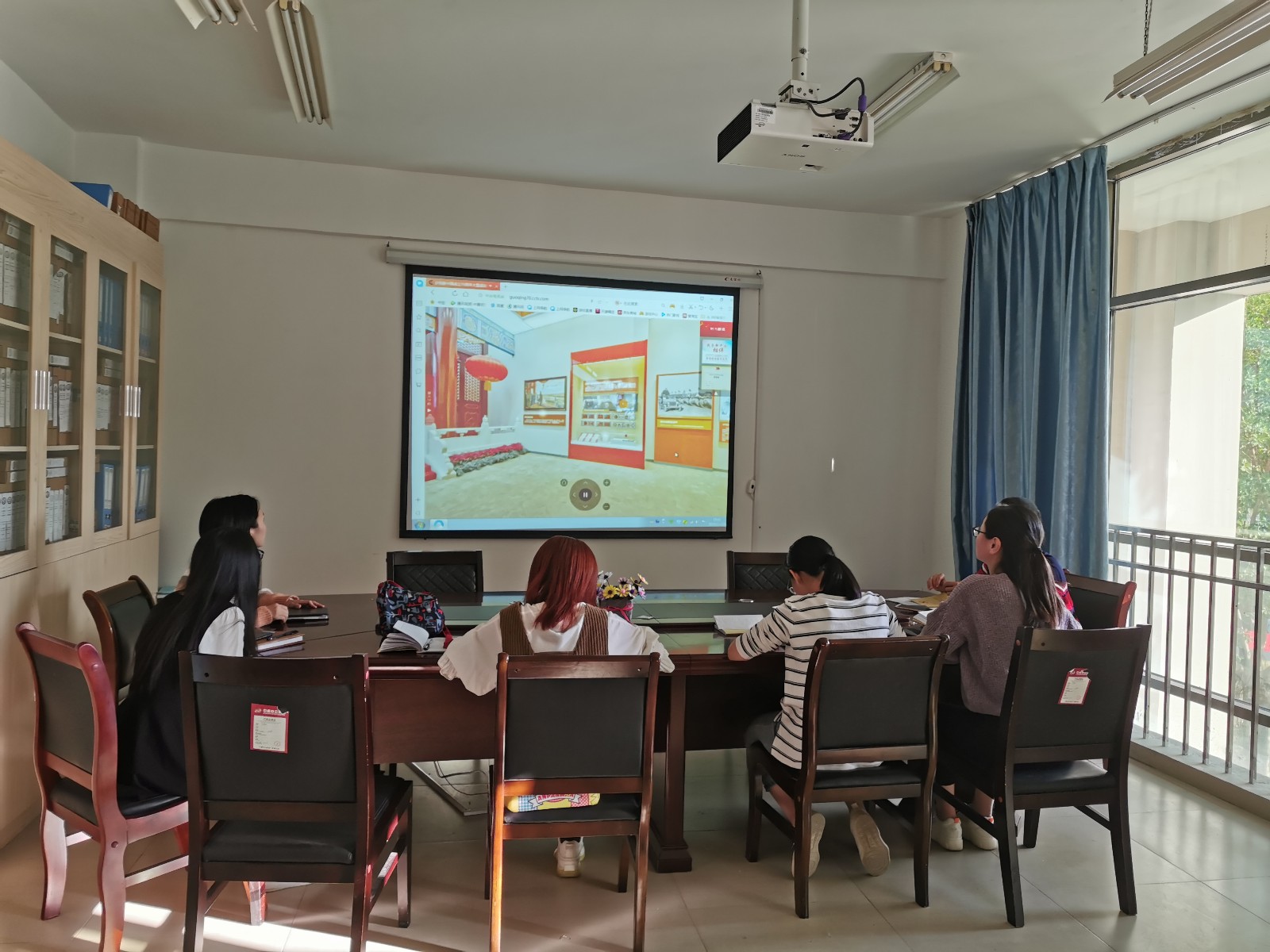 参观网上展馆.jpg