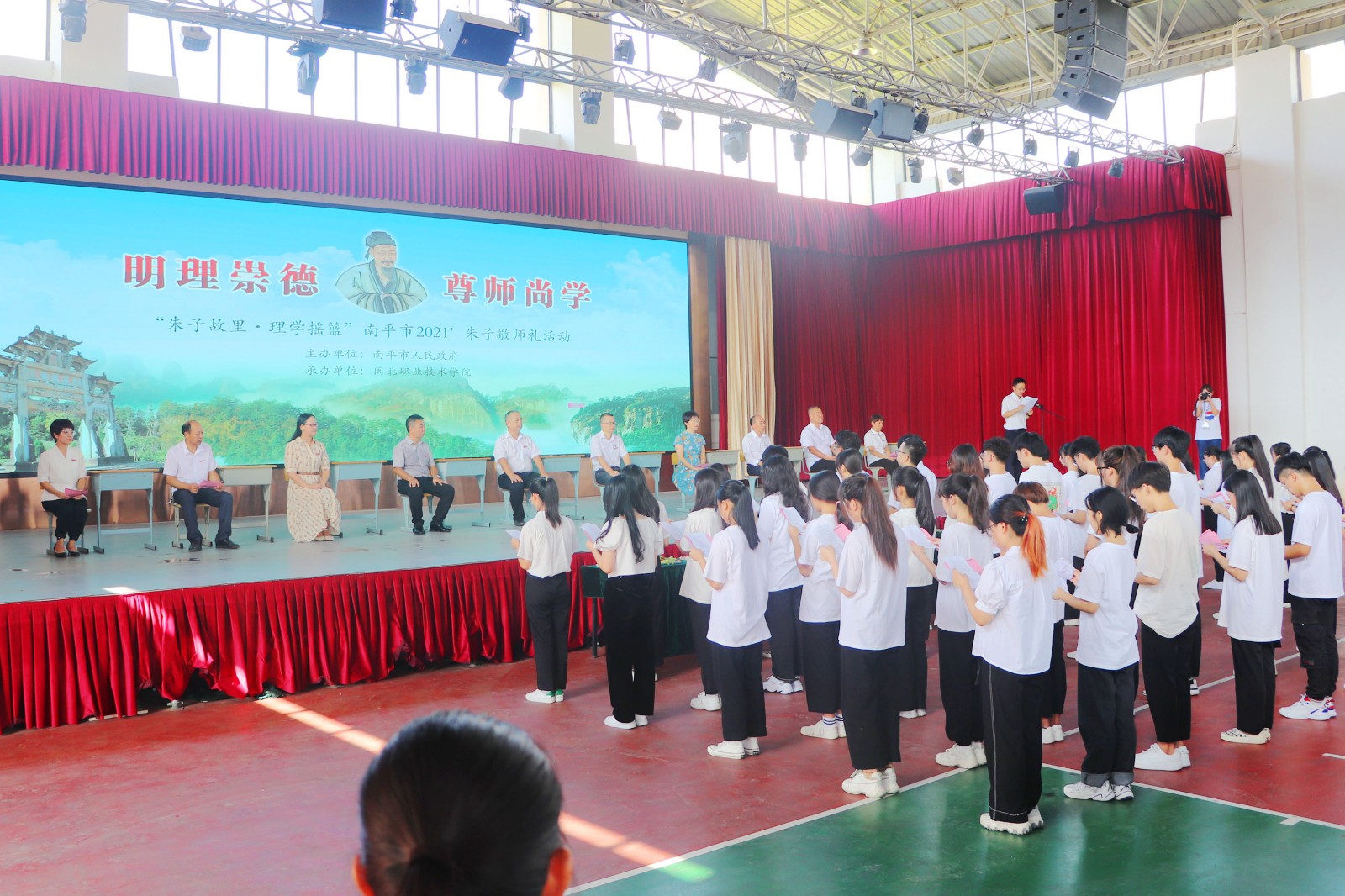 调色_0001_亮度_对比度 1.jpg 调色_0001_亮度_对比度 1.jpg