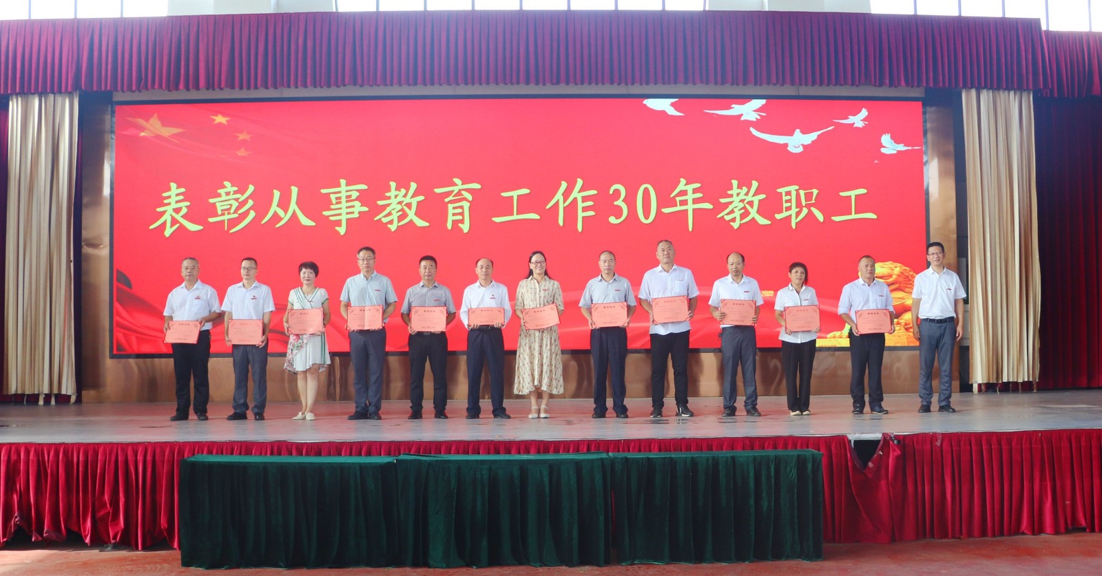 调色_0002_色相_饱和度 4.jpg 调色_0002_色相_饱和度 4.jpg