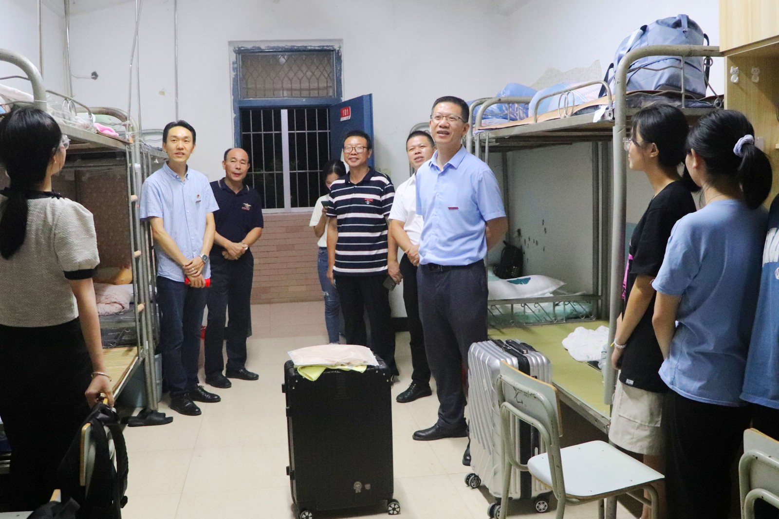 调色_0000_色相_饱和度 1.jpg