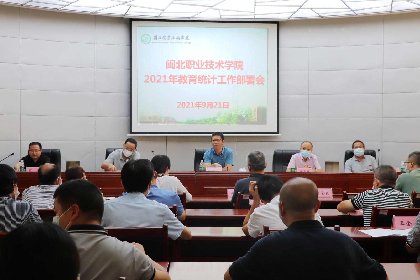 调色_0001_亮度_对比度 2.jpg 调色_0001_亮度_对比度 2.jpg