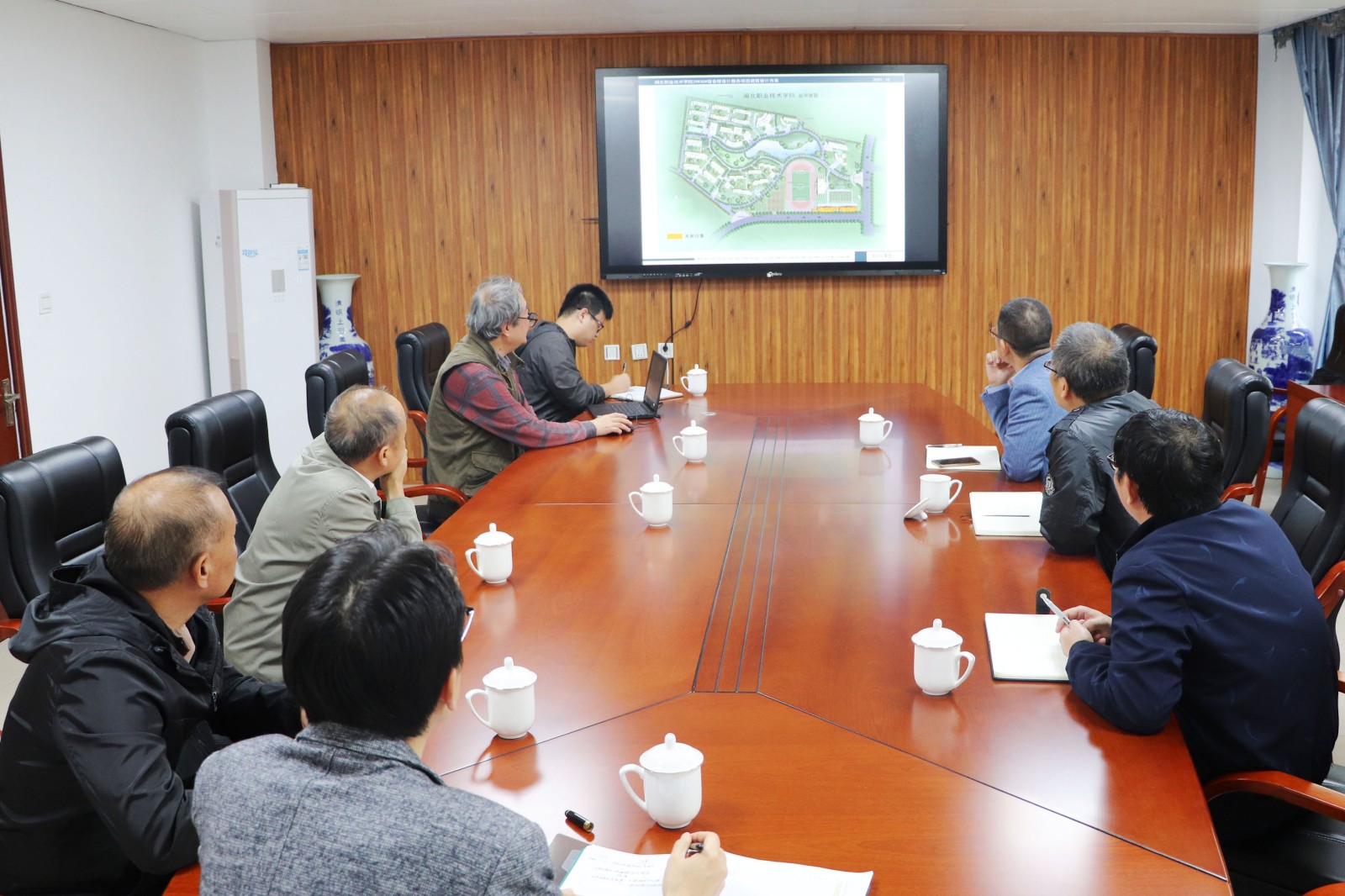 调_0000_色相_饱和度 1.jpg 调_0000_色相_饱和度 1.jpg