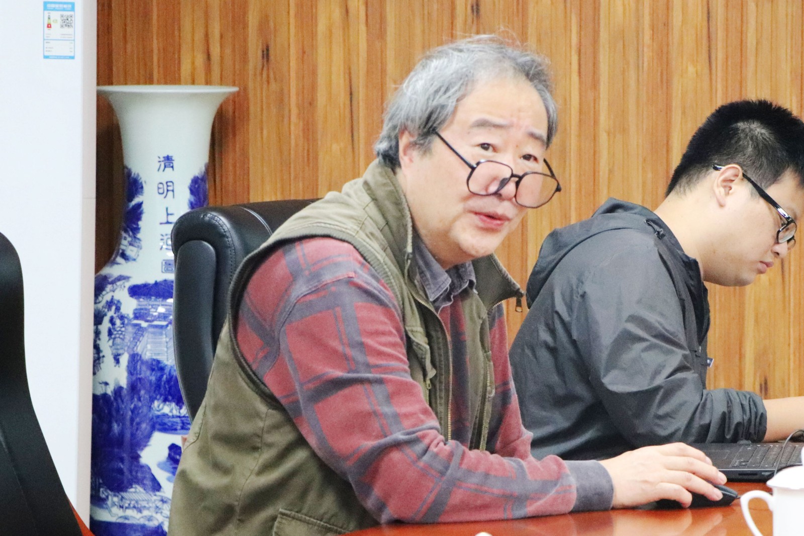 调_0001_色相_饱和度 2.jpg 调_0001_色相_饱和度 2.jpg