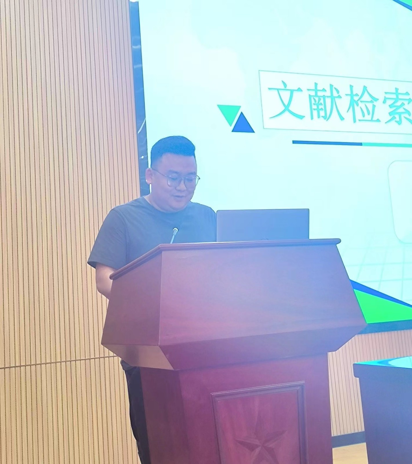 讲座2.jpg 讲座2.jpg