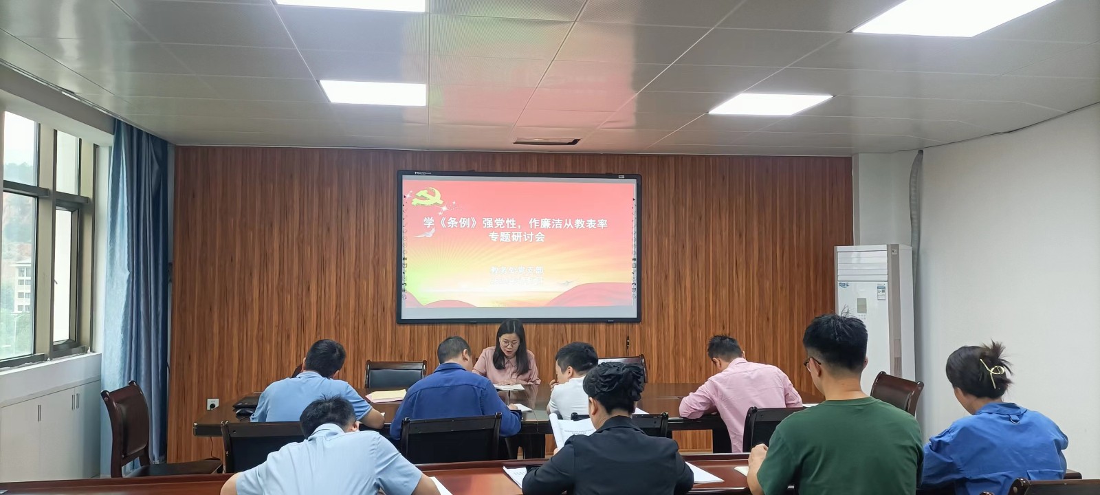 杨成菊.jpg 杨成菊.jpg