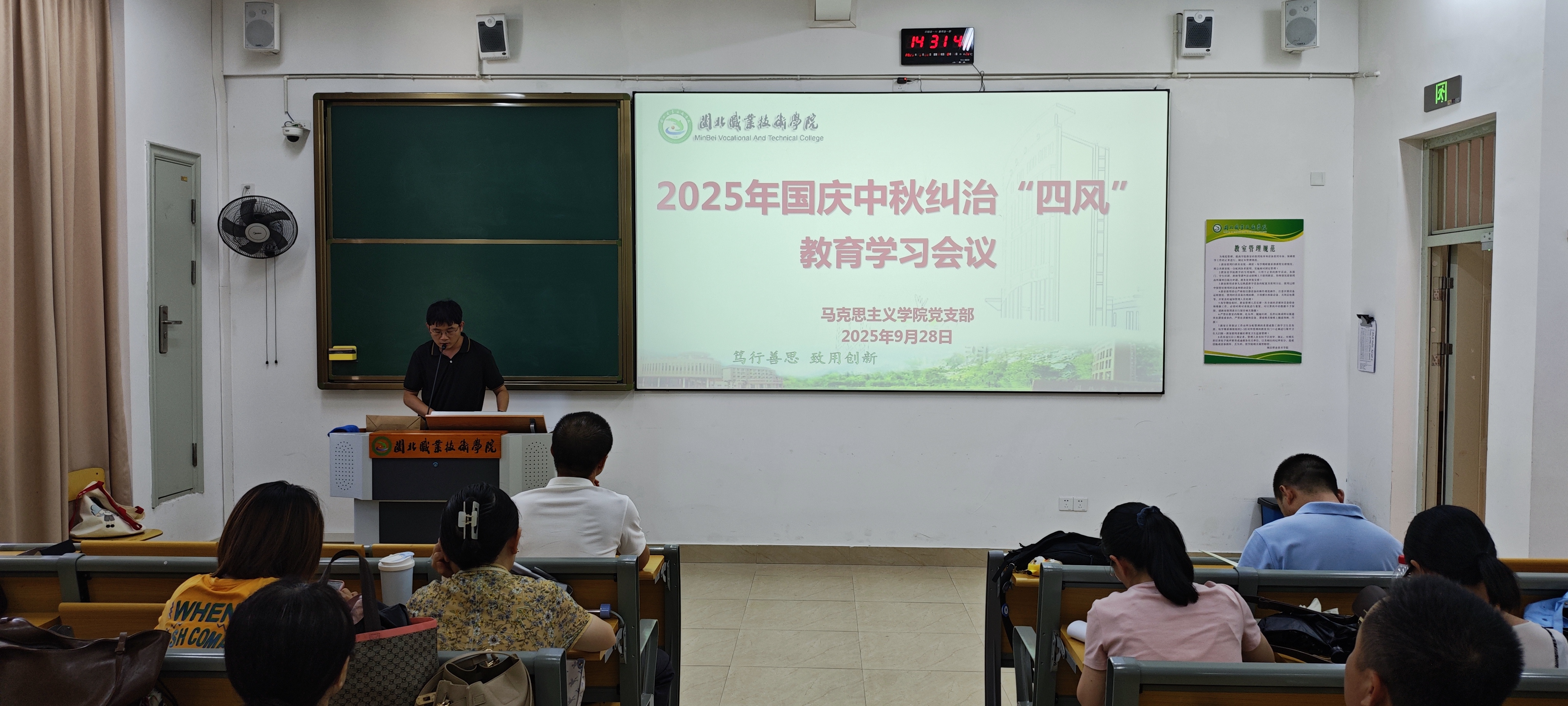 b9c011618088d08525d744409895ed6.jpg b9c011618088d08525d744409895ed6.jpg