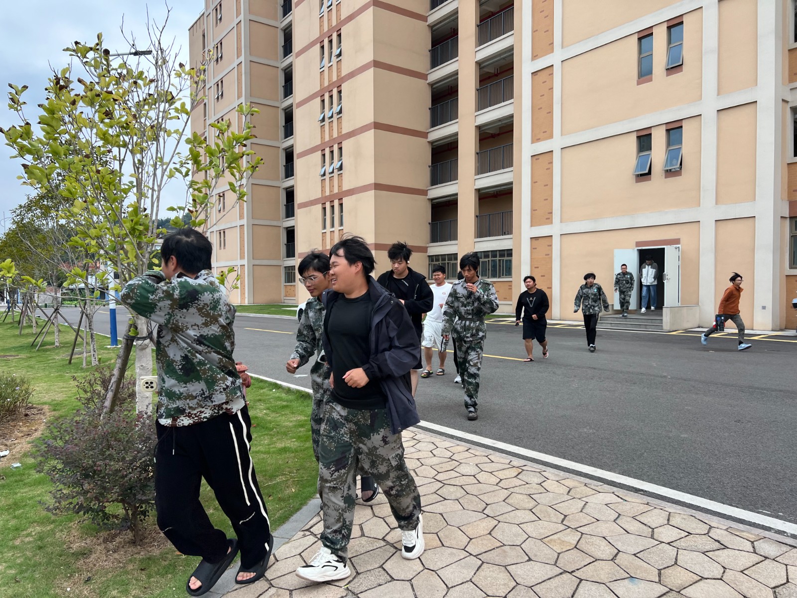 微信图片_20251023224435.jpg 微信图片_20251023224435.jpg