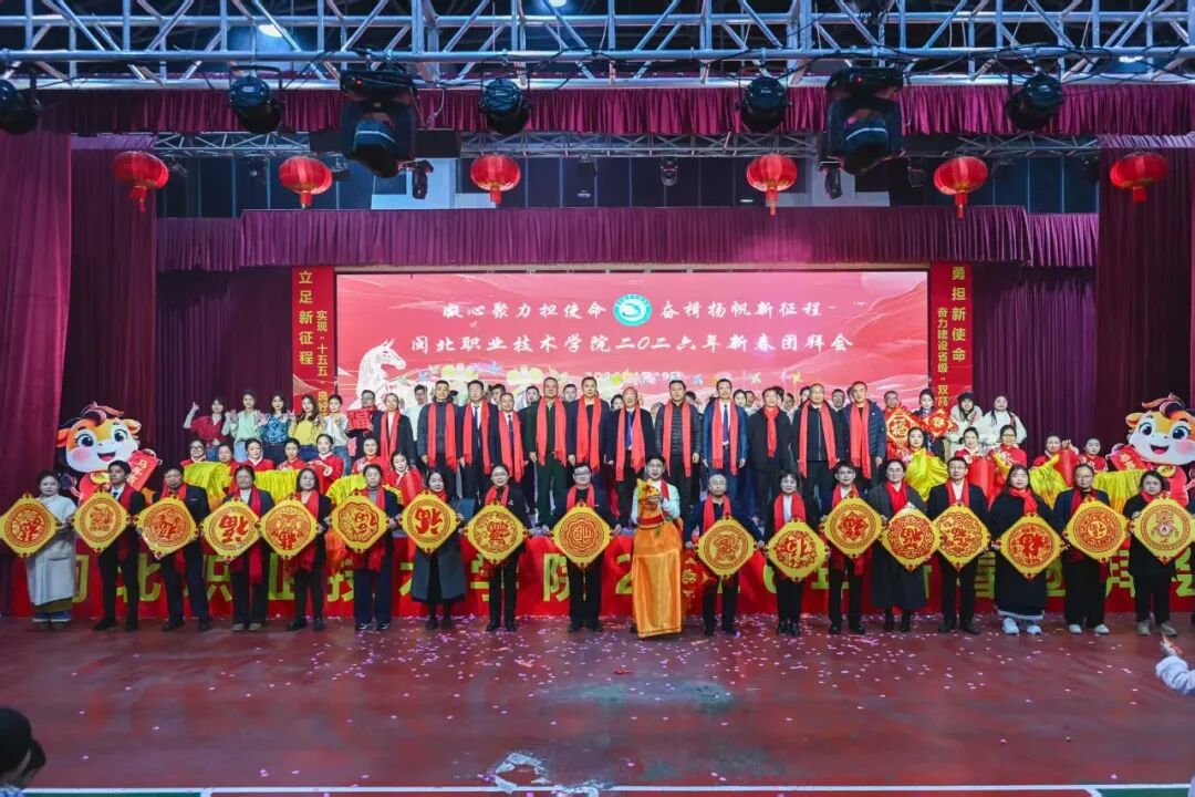 合影.jpg 合影.jpg